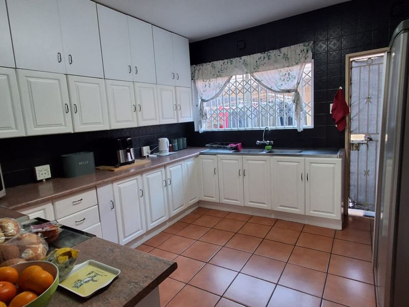 Elegant and Modern 3 bedroom townhouse in Three Rivers. - Photo 2