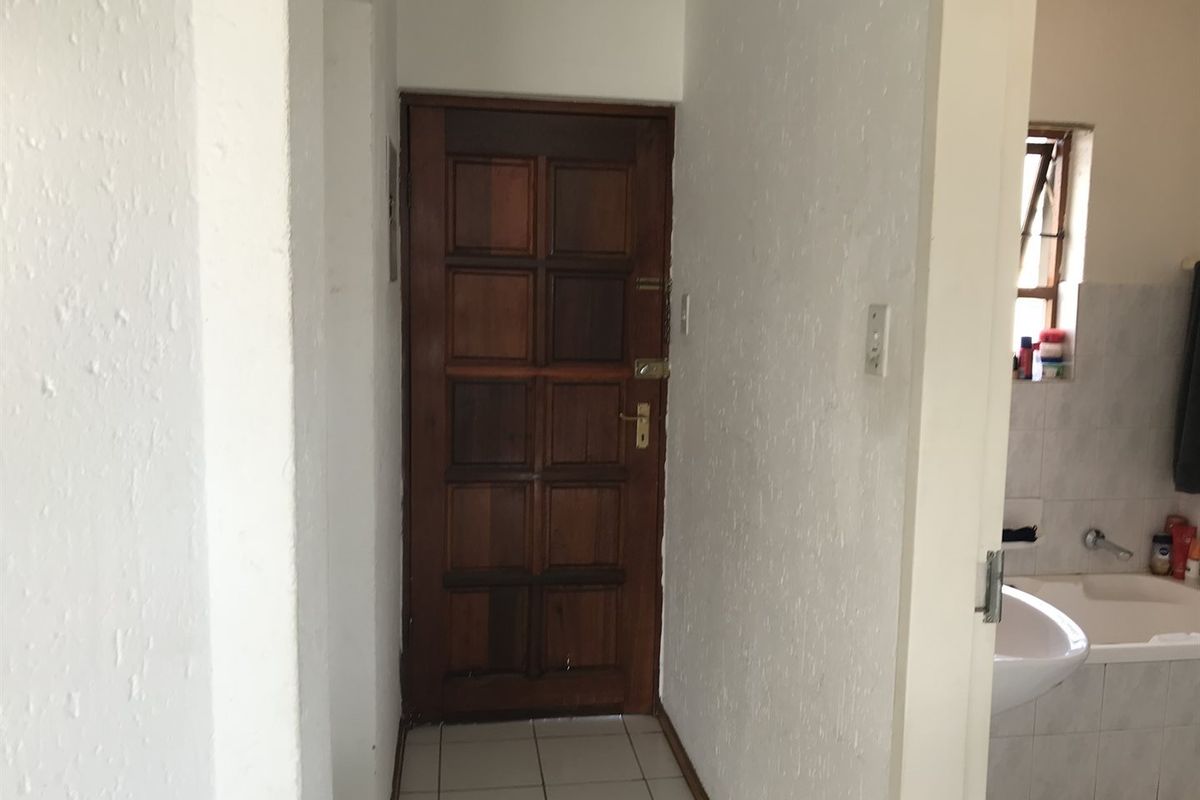 Investment Opportunity in Secure Complex in Paulshof - Photo 3