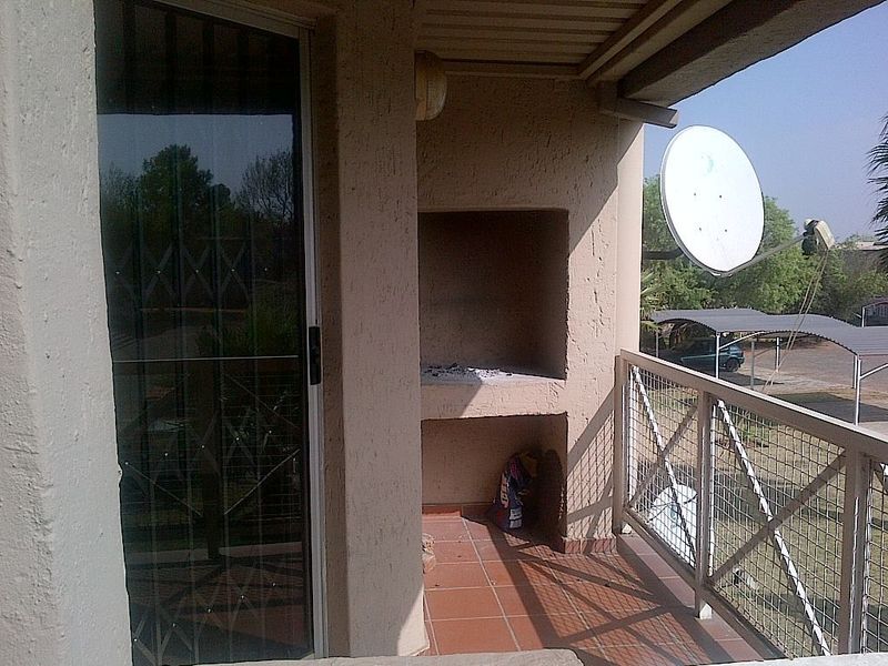 BEAUTIFUL APARTMENT FOR SALE IN VAALPARK - Photo 3