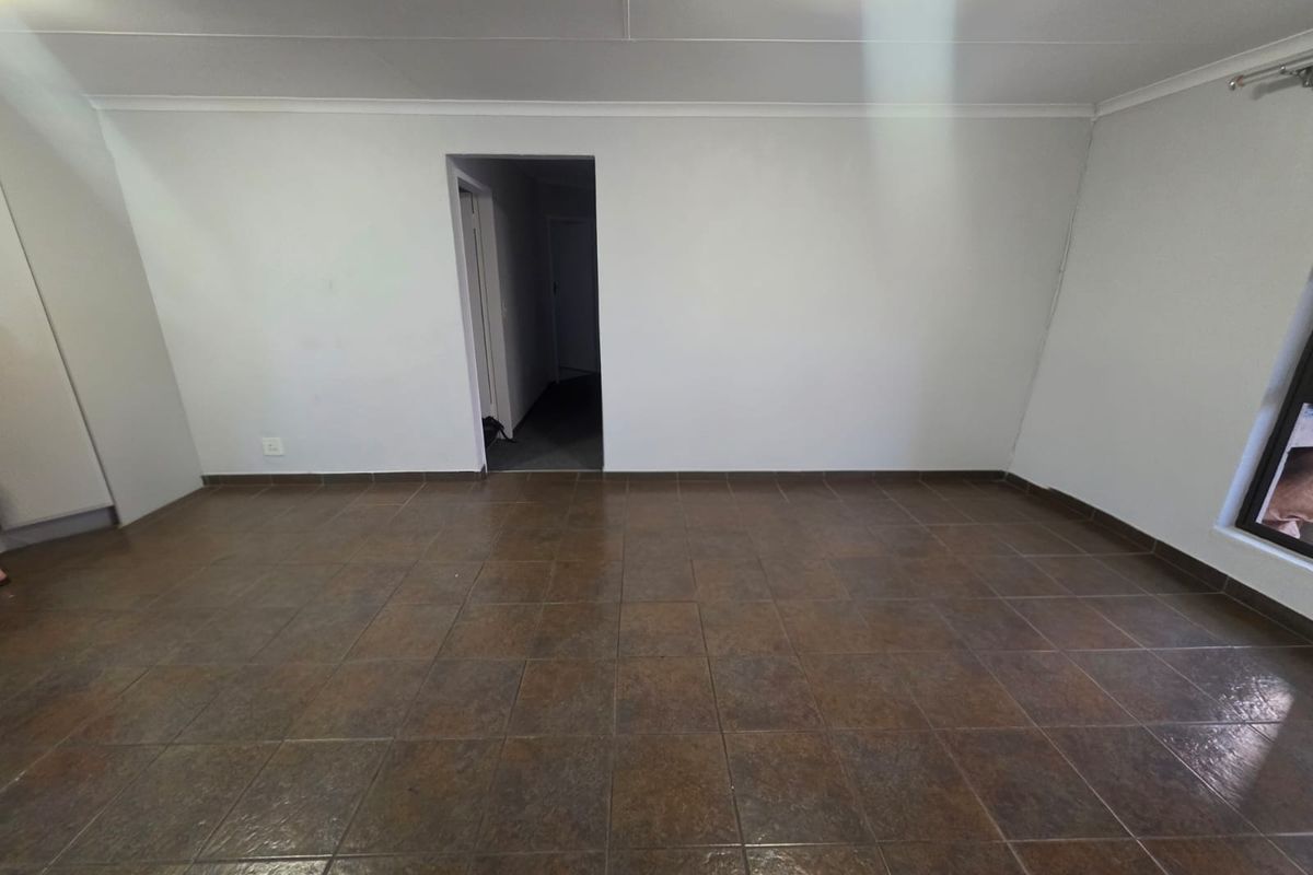 BEAUTIFUL APARTMENT FOR SALE IN VAALPARK - Photo 2