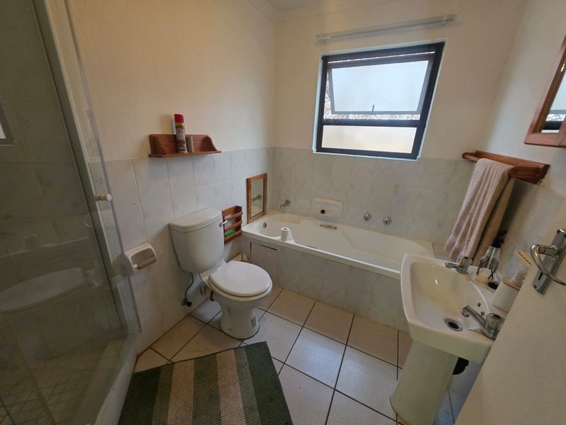 BEAUTIFUL APARTMENT FOR SALE IN VAALPARK - Photo 8