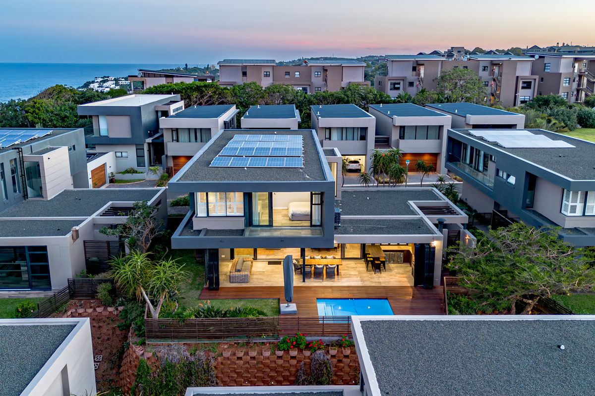 Coastal Elegance in an Exclusive Boutique Estate - Photo 3