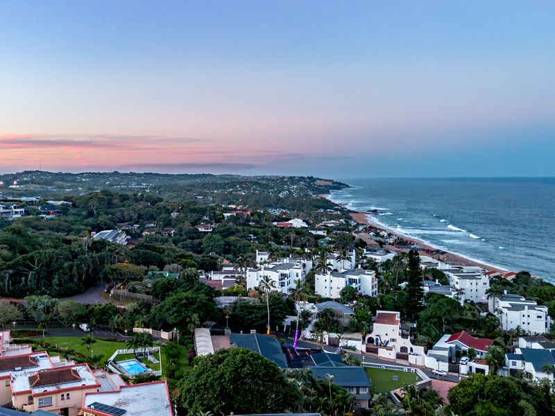 Coastal Elegance in an Exclusive Boutique Estate - Photo 4