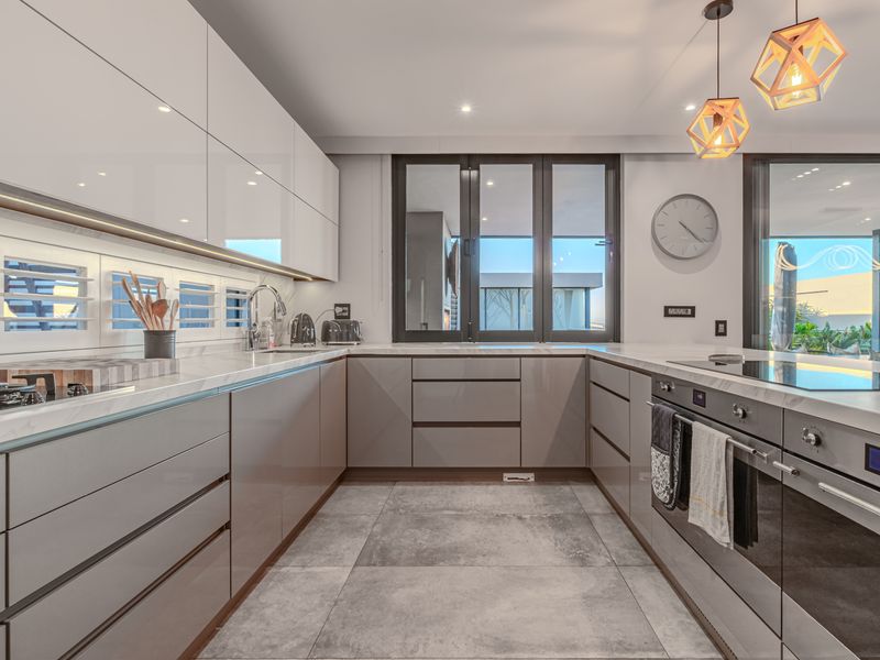 Coastal Elegance in an Exclusive Boutique Estate - Photo 10