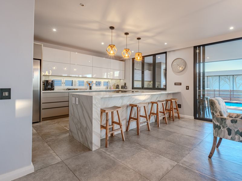 Coastal Elegance in an Exclusive Boutique Estate - Photo 9