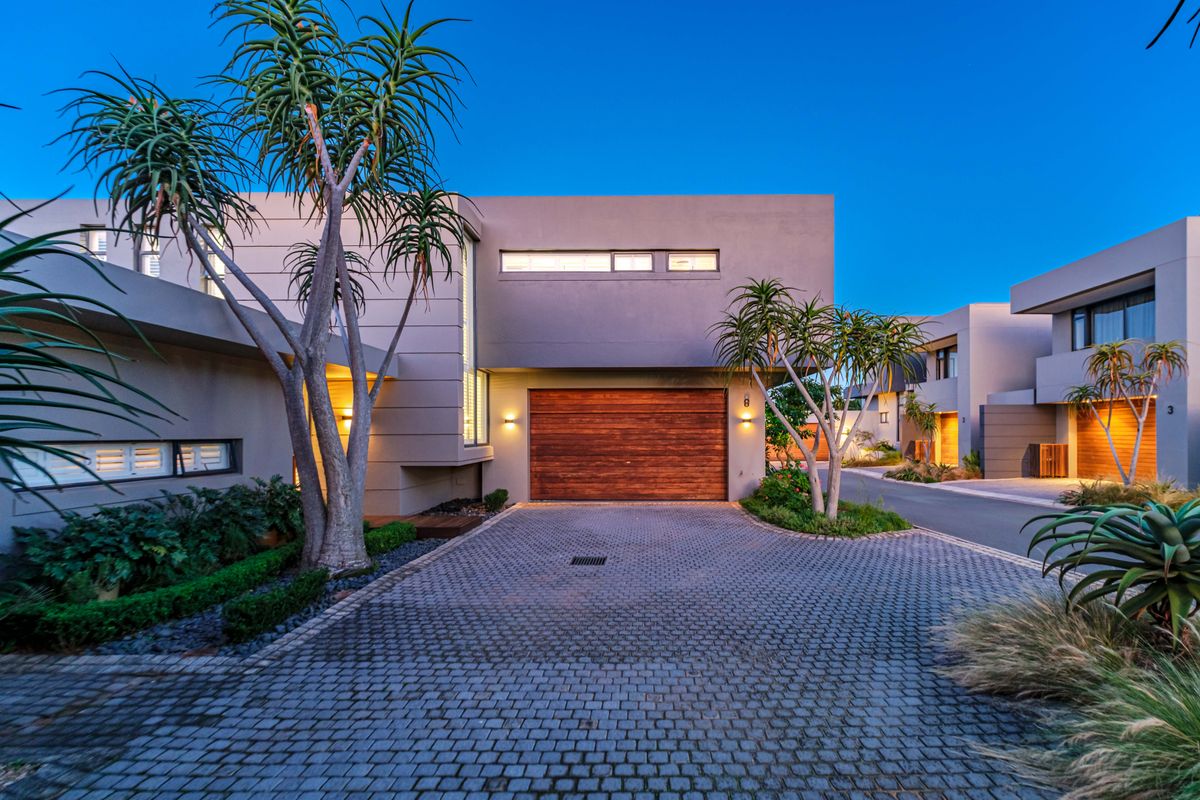 Coastal Elegance in an Exclusive Boutique Estate - Photo 2