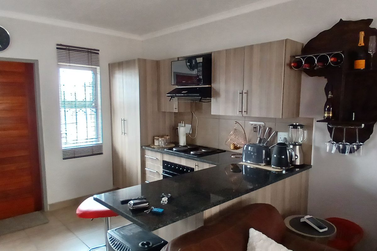 Beautiful and modern townhouse! - Photo 3