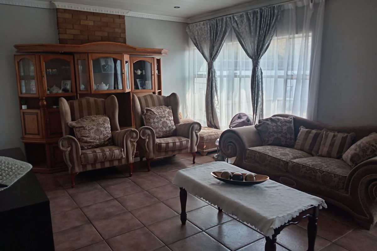 Charming Family Home for Sale in Vanderbijlpark CE3 - Photo 3