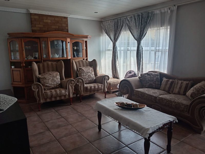 Charming Family Home for Sale in Vanderbijlpark CE3 - Photo 3