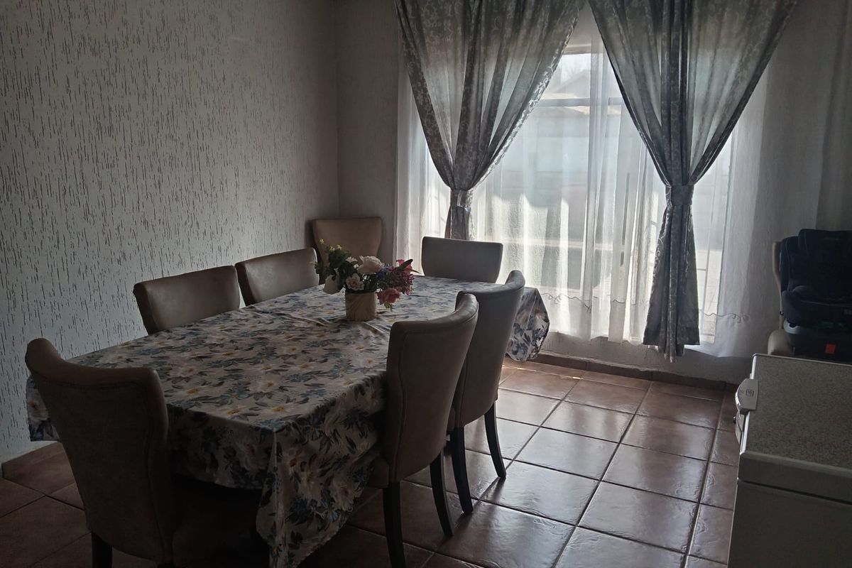 Charming Family Home for Sale in Vanderbijlpark CE3 - Photo 4