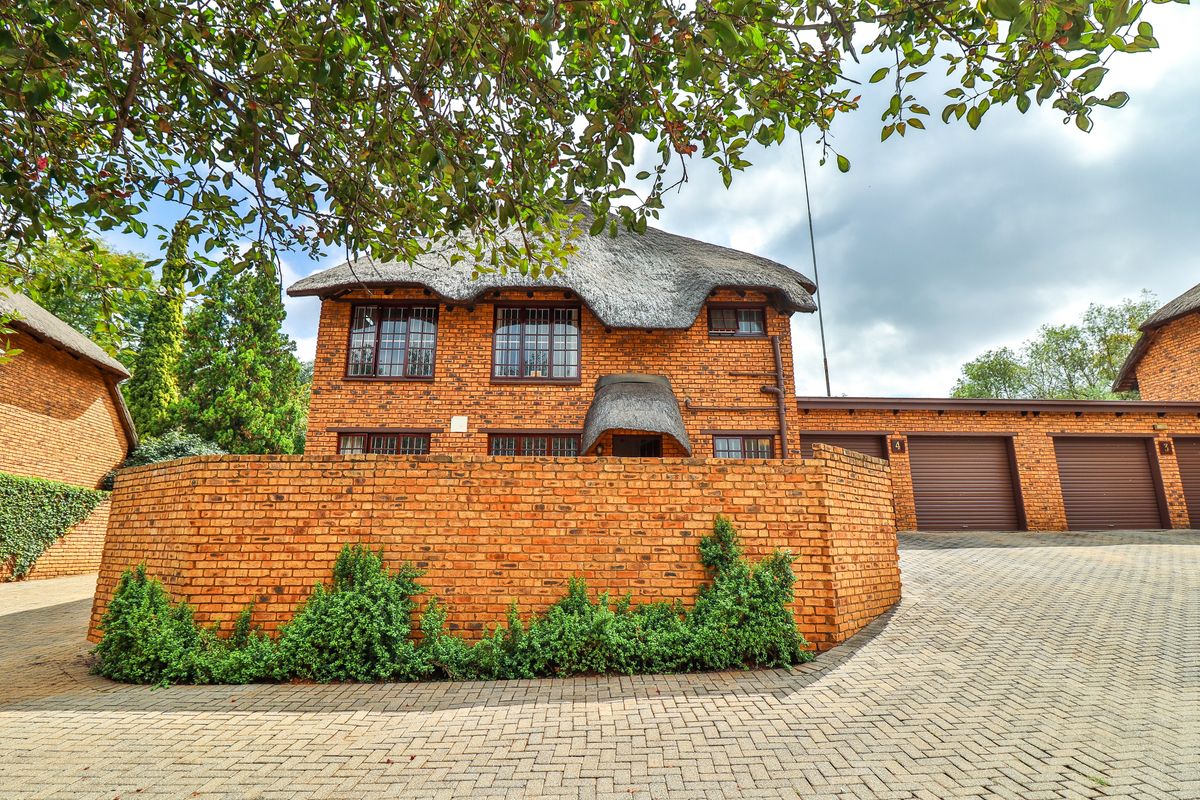 3 Bed Townhouse For Sale - Photo 2