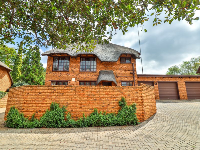 3 Bed Townhouse For Sale - Photo 2