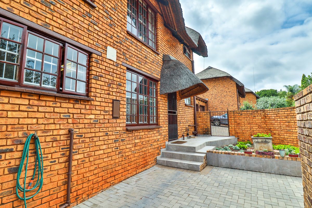 3 Bed Townhouse For Sale - Photo 3