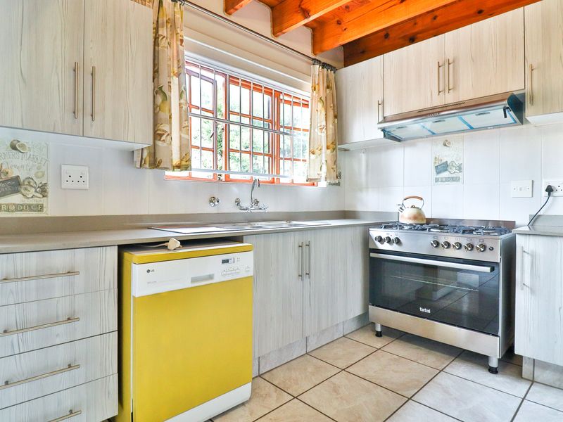 3 Bed Townhouse For Sale - Photo 6