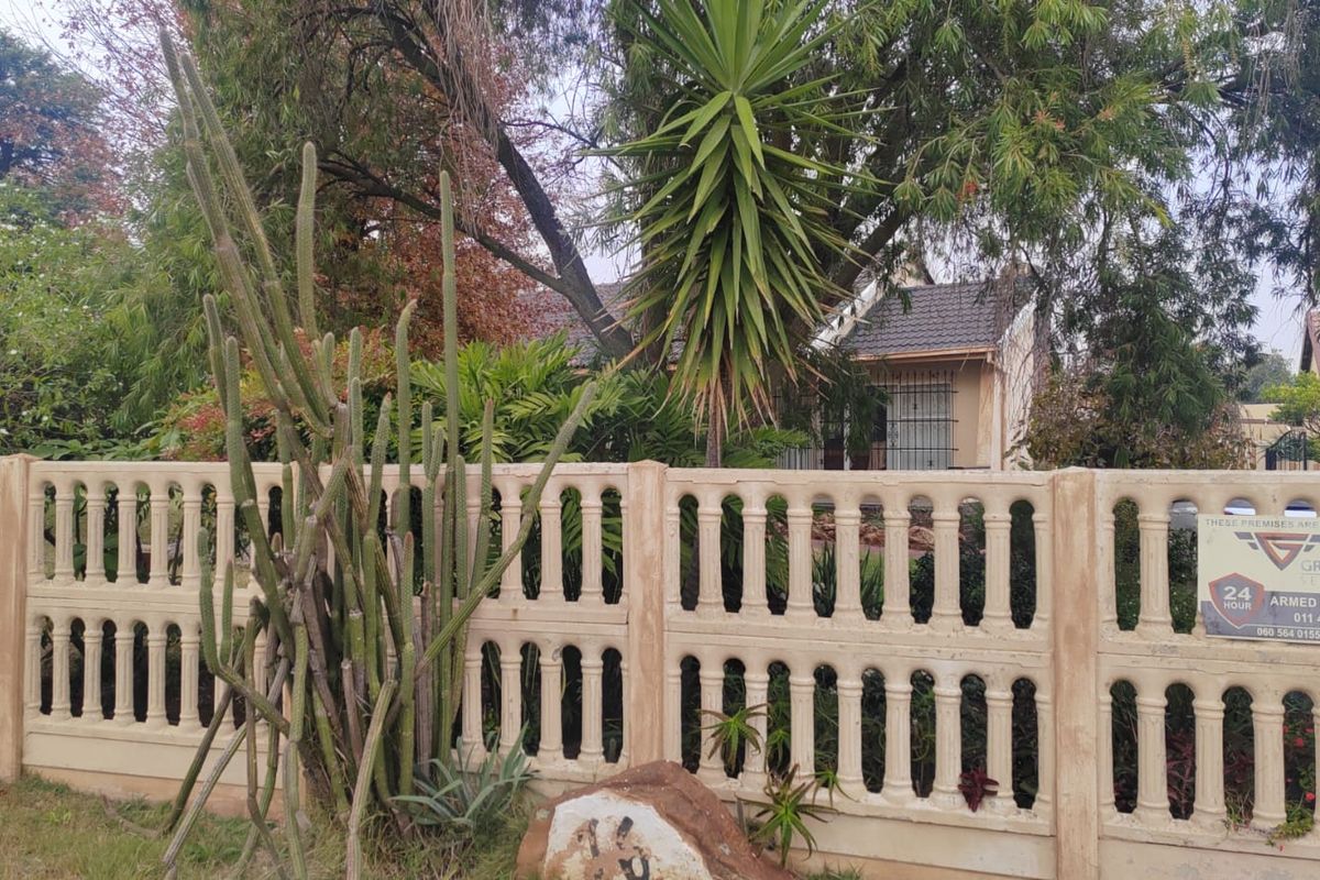 3 Bedroom property in Farrar Park,Boksburg with endless potential, 1031m2 - Photo 2