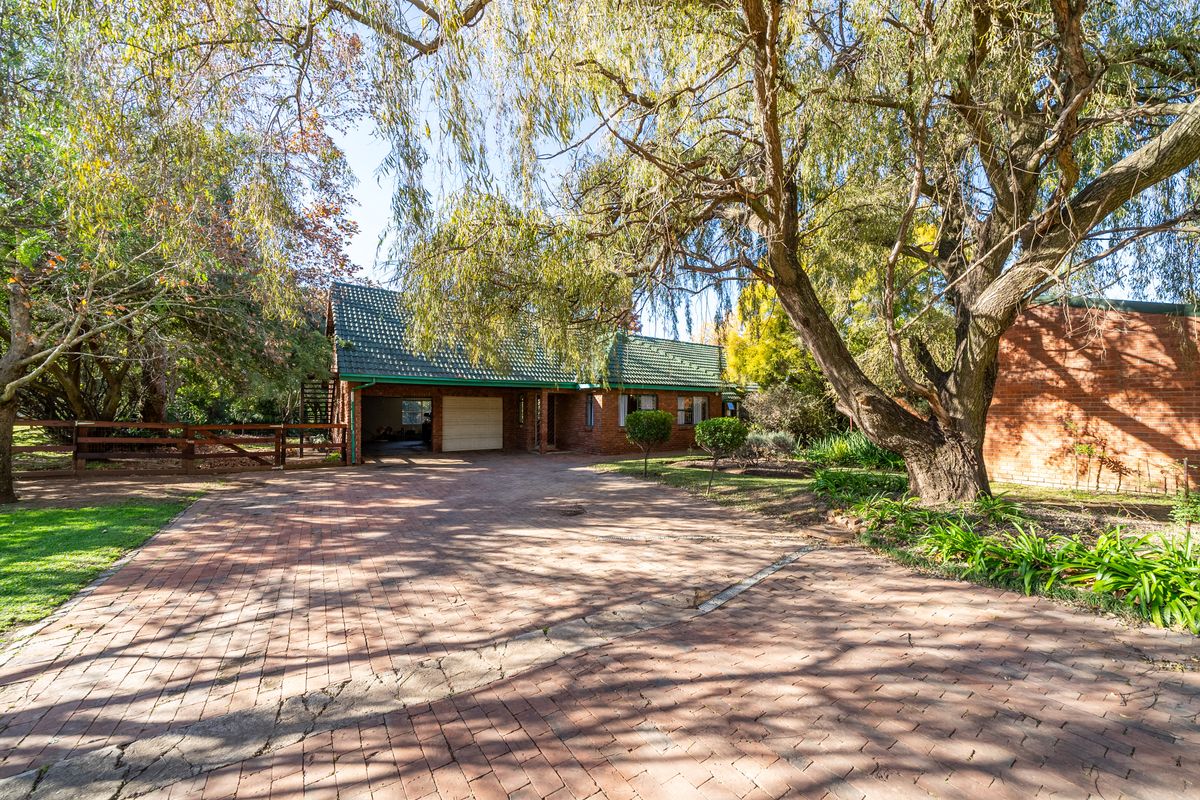 Stunning 4 bedroom plot in Benoni AH with flat and dam. - Photo 3