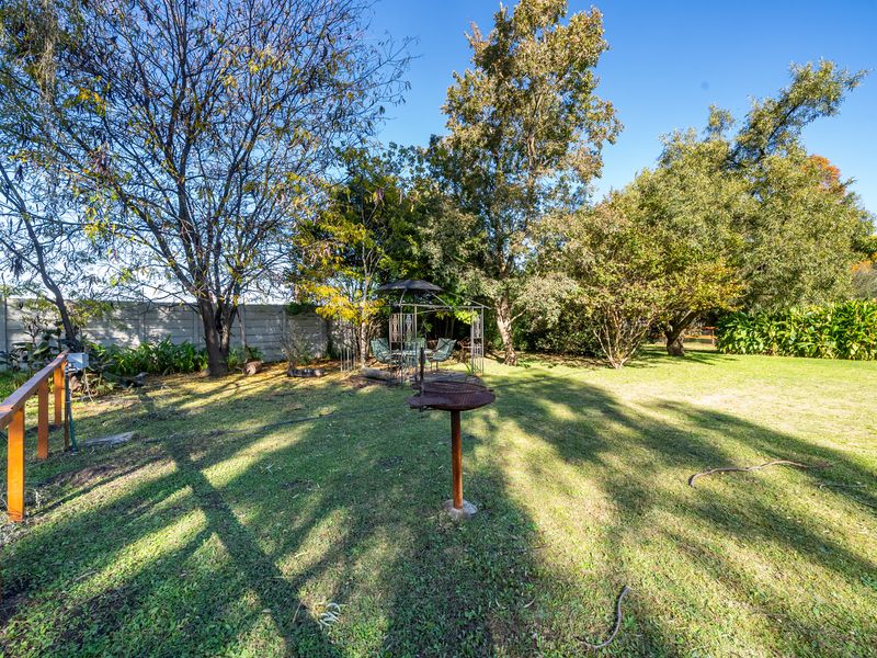 Stunning 4 bedroom plot in Benoni AH with flat and dam. - Photo 8