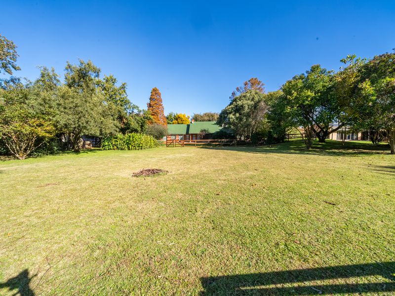 Stunning 4 bedroom plot in Benoni AH with flat and dam. - Photo 9