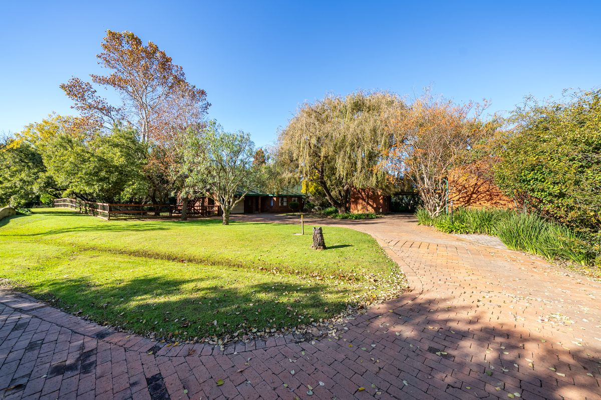 Stunning 4 bedroom plot in Benoni AH with flat and dam. - Photo 5
