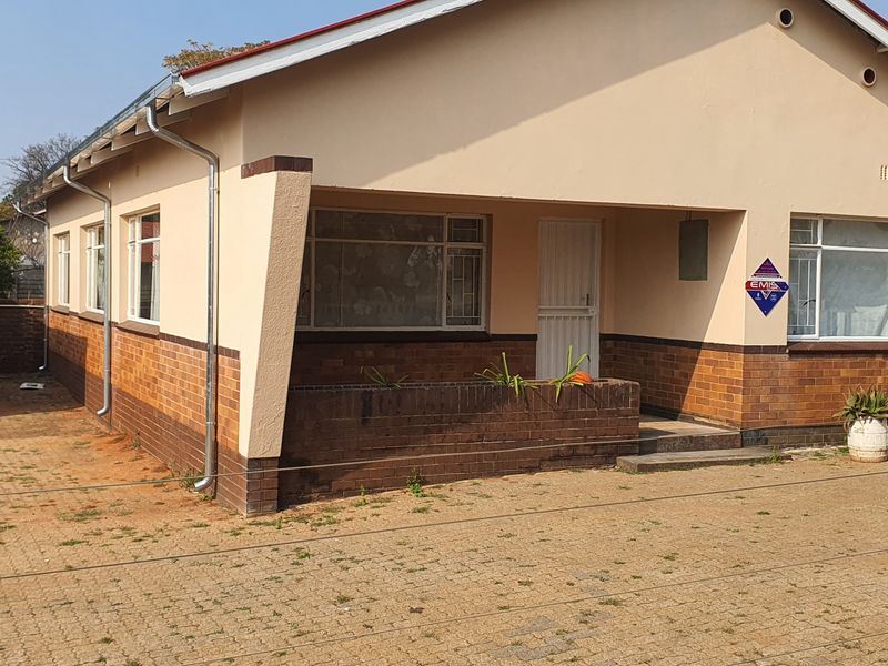 3 bedroom plus flat - Photo 1