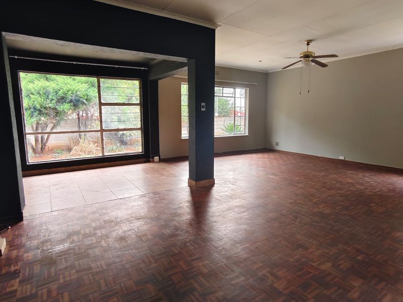 Stunning Face-brick Family Home with additional flatlet– Quiet Area, Vaalpark. - Photo 7