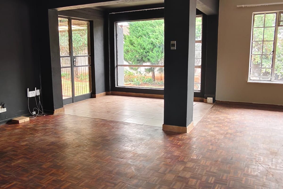 Stunning Face-brick Family Home with additional flatlet– Quiet Area, Vaalpark. - Photo 5