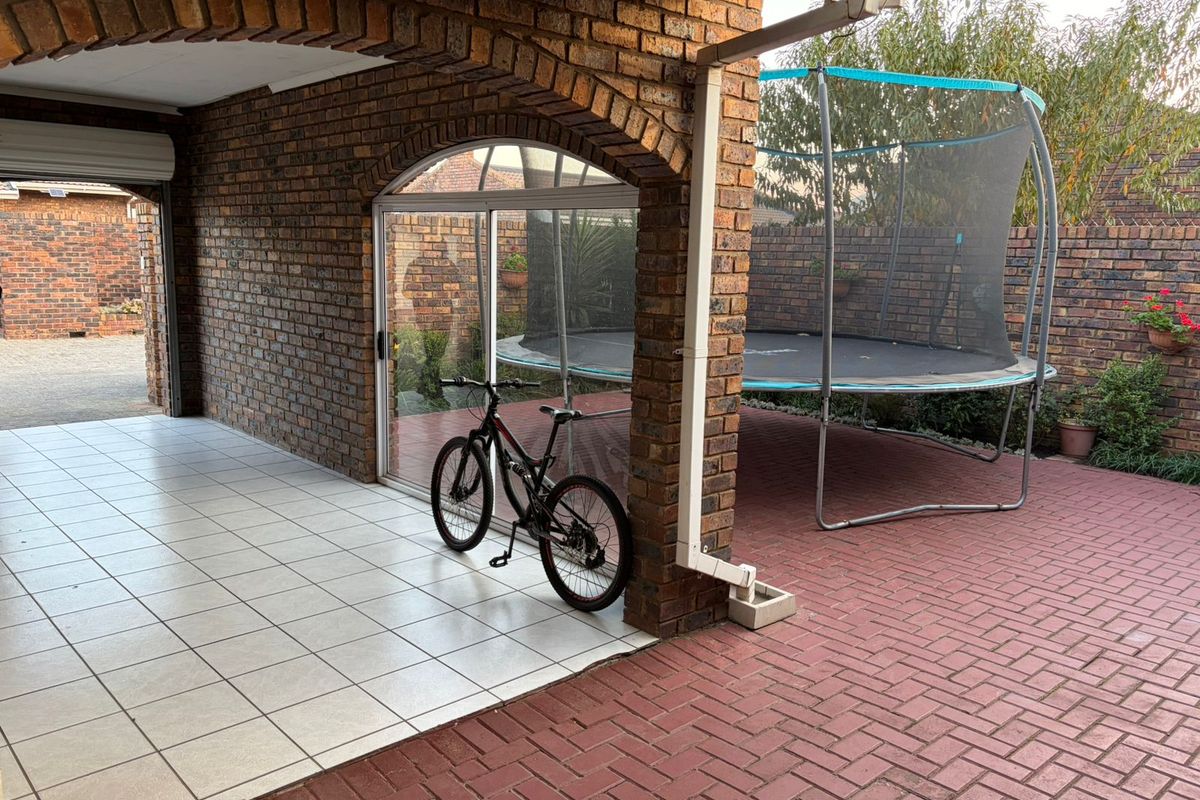 Welcome to this beautiful and well-maintained townhouse situated in the sought-after in Three Rivers - Photo 2