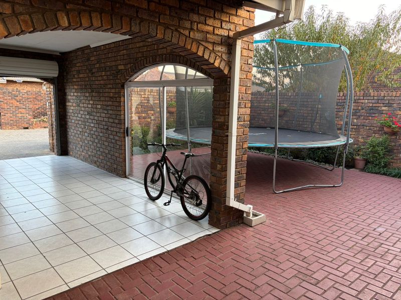 Welcome to this beautiful and well-maintained townhouse situated in the sought-after in Three Rivers - Photo 2