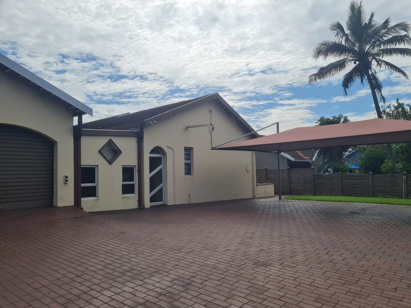 4 Bedroom house with 2 bedroom flatlet near School - Photo 1
