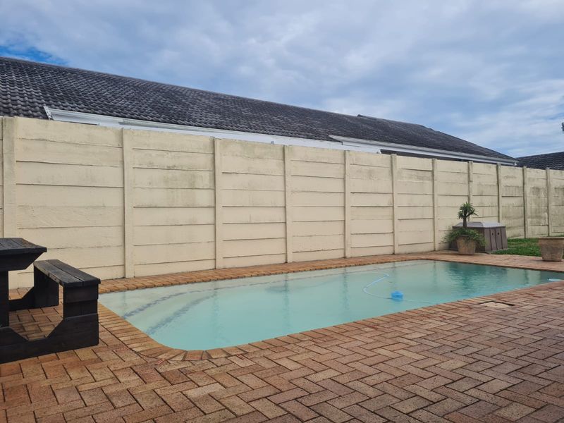 4 Bedroom house with 2 bedroom flatlet near School - Photo 3