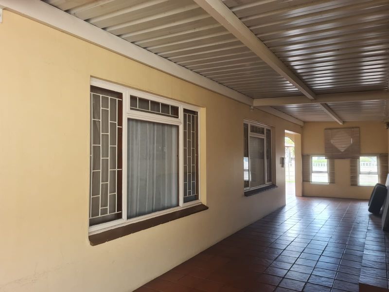 4 Bedroom house with 2 bedroom flatlet near School - Photo 6