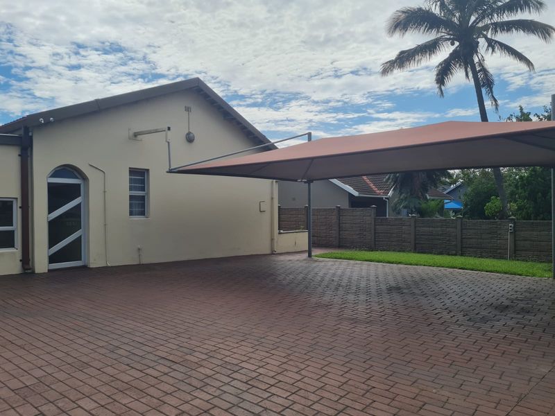 4 Bedroom house with 2 bedroom flatlet near School - Photo 4