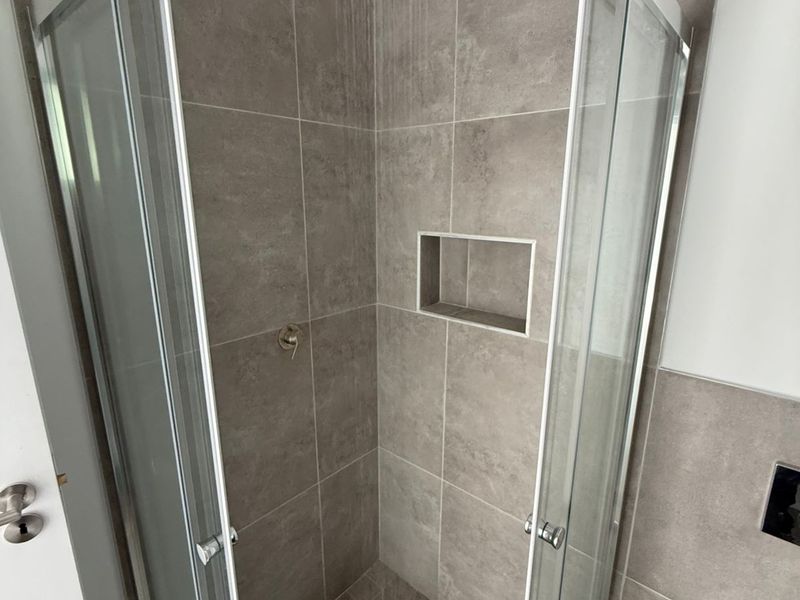 Spacious 1 Bedroom Apartment to Rent in Sheffield Hills Estate – R7 500 per Month - Photo 7