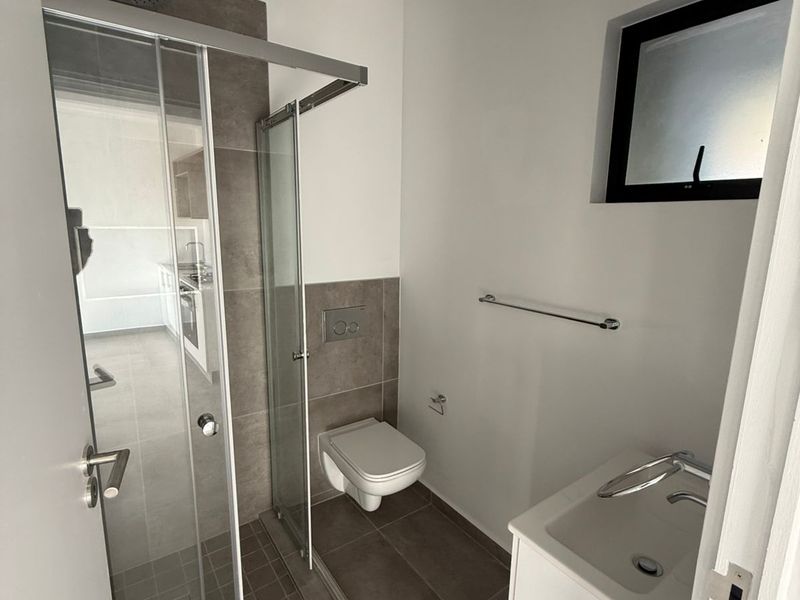 Spacious 1 Bedroom Apartment to Rent in Sheffield Hills Estate – R7 500 per Month - Photo 6