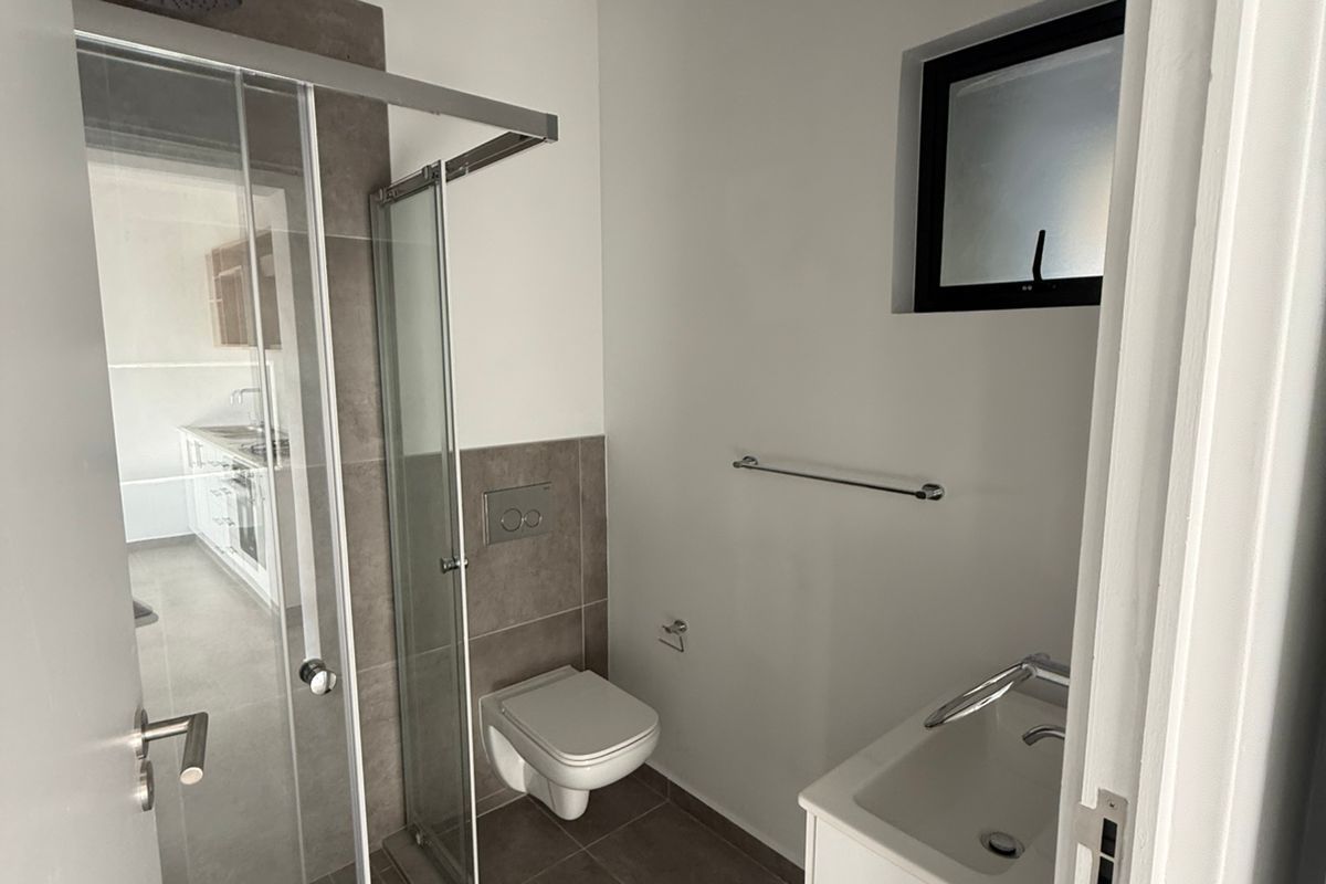 Spacious 1 Bedroom Apartment to Rent in Sheffield Hills Estate – R7 500 per Month - Photo 5
