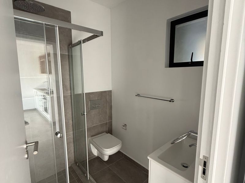 Spacious 1 Bedroom Apartment to Rent in Sheffield Hills Estate – R7 500 per Month - Photo 5
