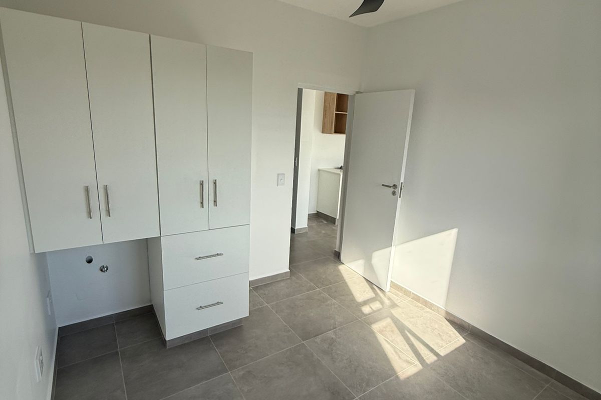 Spacious 1 Bedroom Apartment to Rent in Sheffield Hills Estate – R7 500 per Month - Photo 2