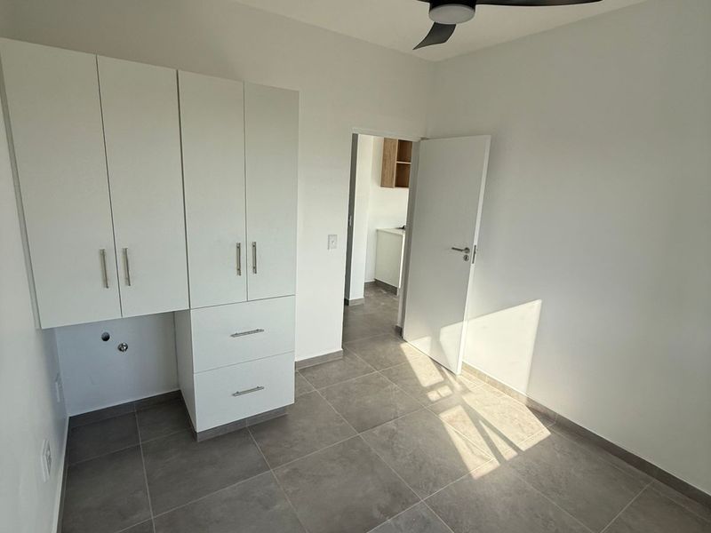 Spacious 1 Bedroom Apartment to Rent in Sheffield Hills Estate – R7 500 per Month - Photo 2