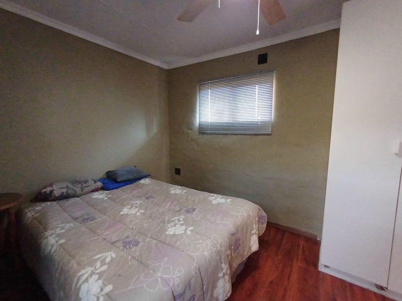 Basically Of The Grid Property In A Quite Street In SE 1 And Ideal For Extended Family. - Photo 6
