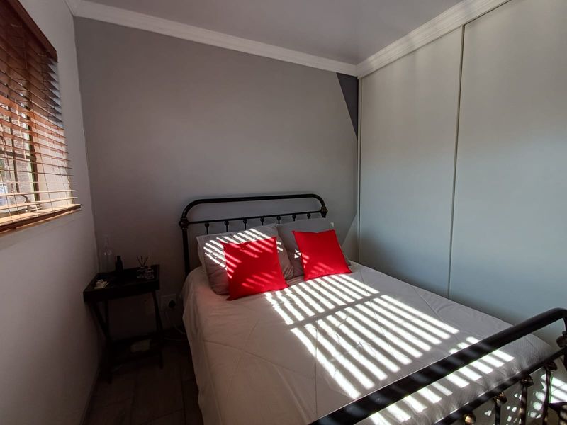 Modern and Renovated Property In CW 5. - Photo 5