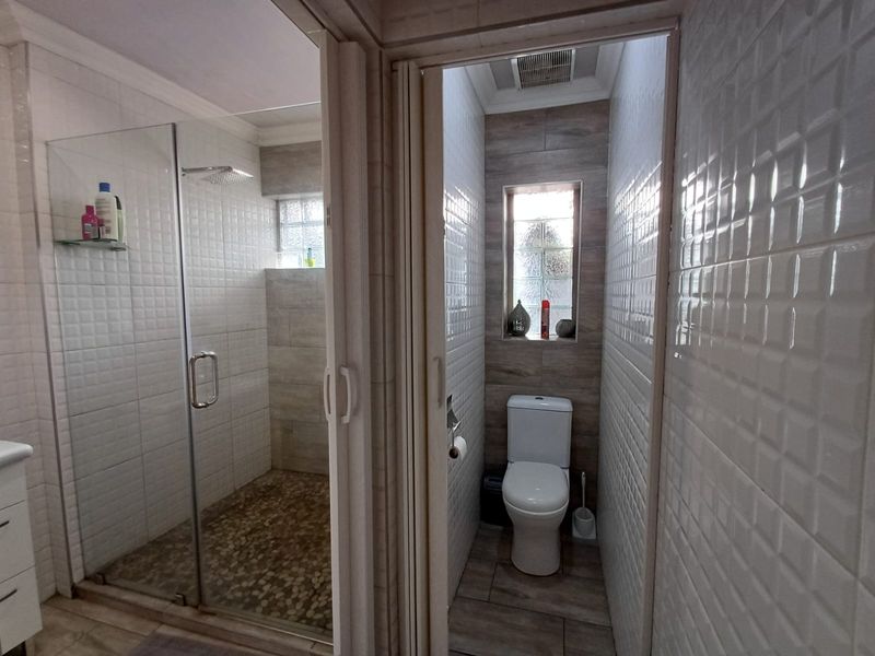 Modern and Renovated Property In CW 5. - Photo 8