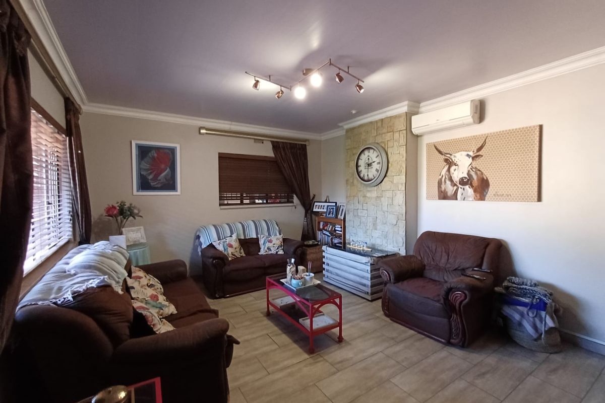 Modern and Renovated Property In CW 5. - Photo 4