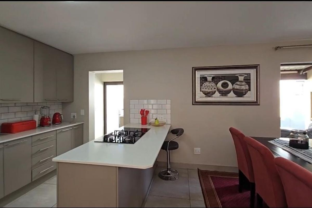 3 Bedrooms | 3 Bathrooms (2 En-Suite) | Gas Fireplace | Patio with Built-in Braai | Double Garage - Photo 3
