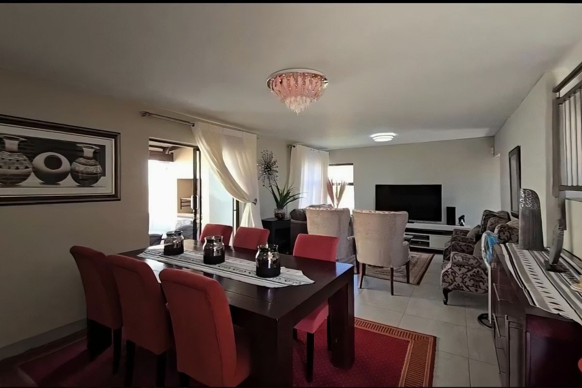 3 Bedrooms | 3 Bathrooms (2 En-Suite) | Gas Fireplace | Patio with Built-in Braai | Double Garage - Photo 4