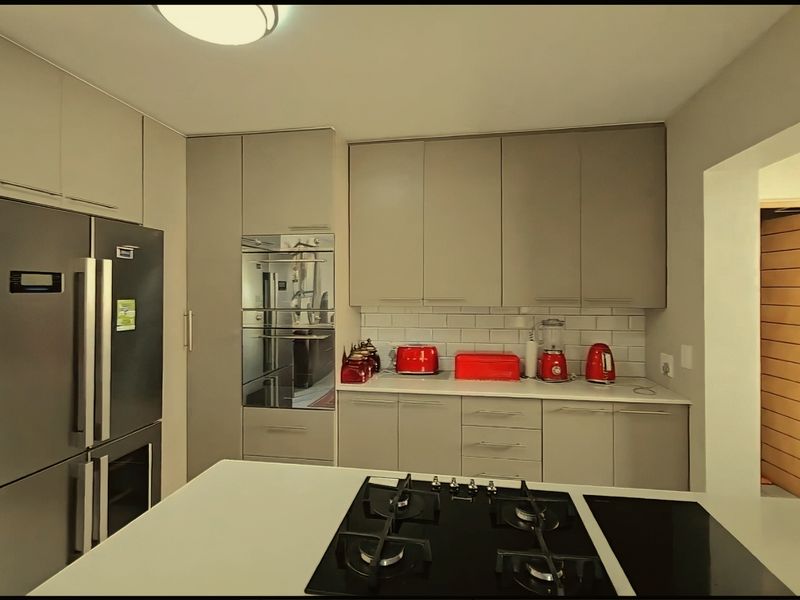 3 Bedrooms | 3 Bathrooms (2 En-Suite) | Gas Fireplace | Patio with Built-in Braai | Double Garage - Photo 2