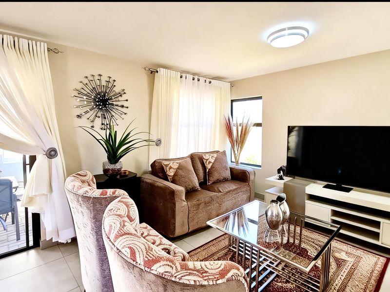 3 Bedrooms | 3 Bathrooms (2 En-Suite) | Gas Fireplace | Patio with Built-in Braai | Double Garage - Photo 7