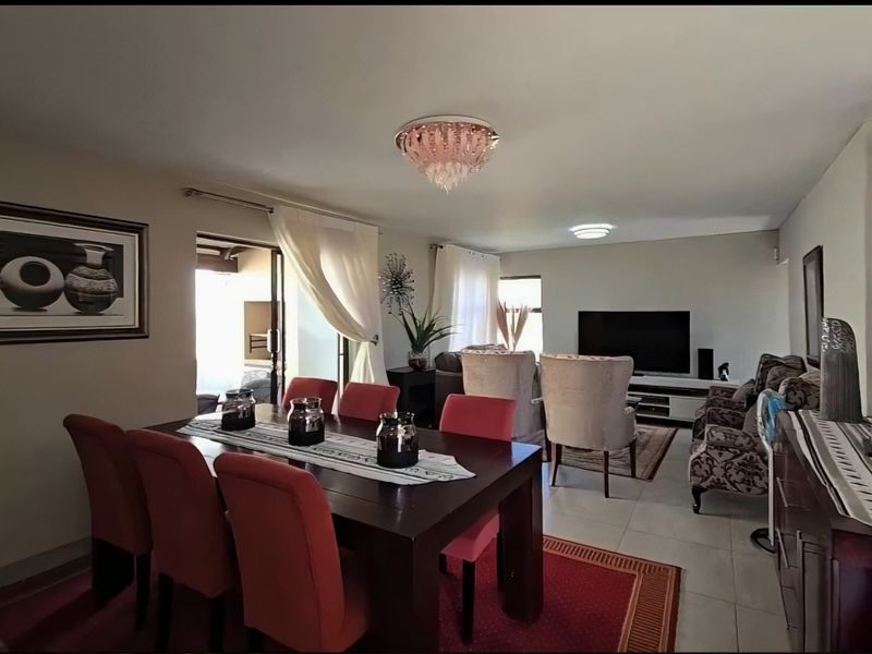 3 Bedrooms | 3 Bathrooms (2 En-Suite) | Gas Fireplace | Patio with Built-in Braai | Double Garage - Photo 4