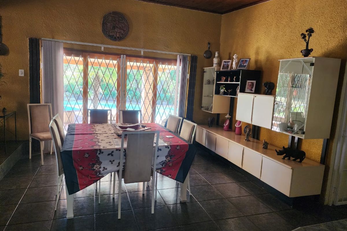 STUNNING FAMILY HOME, INCOME GENERATOR ON 8572m2 IN MIDRAND! - Photo 5