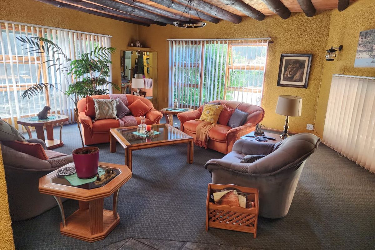 STUNNING FAMILY HOME, INCOME GENERATOR ON 8572m2 IN MIDRAND! - Photo 4
