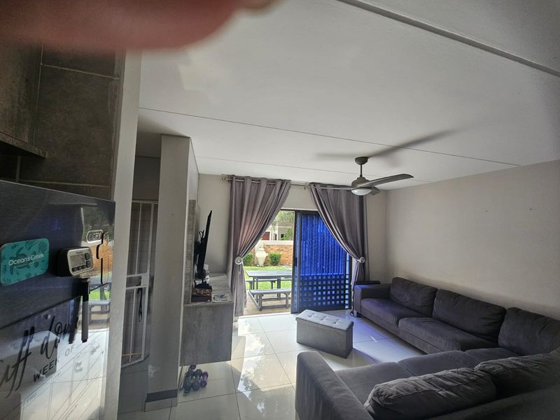 Discover a beautifully renovated home in Sundowner - Photo 10